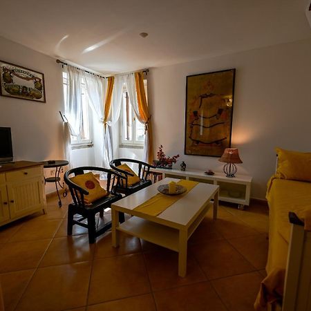 Alice Apartment With Balcony Rovinj Exterior foto