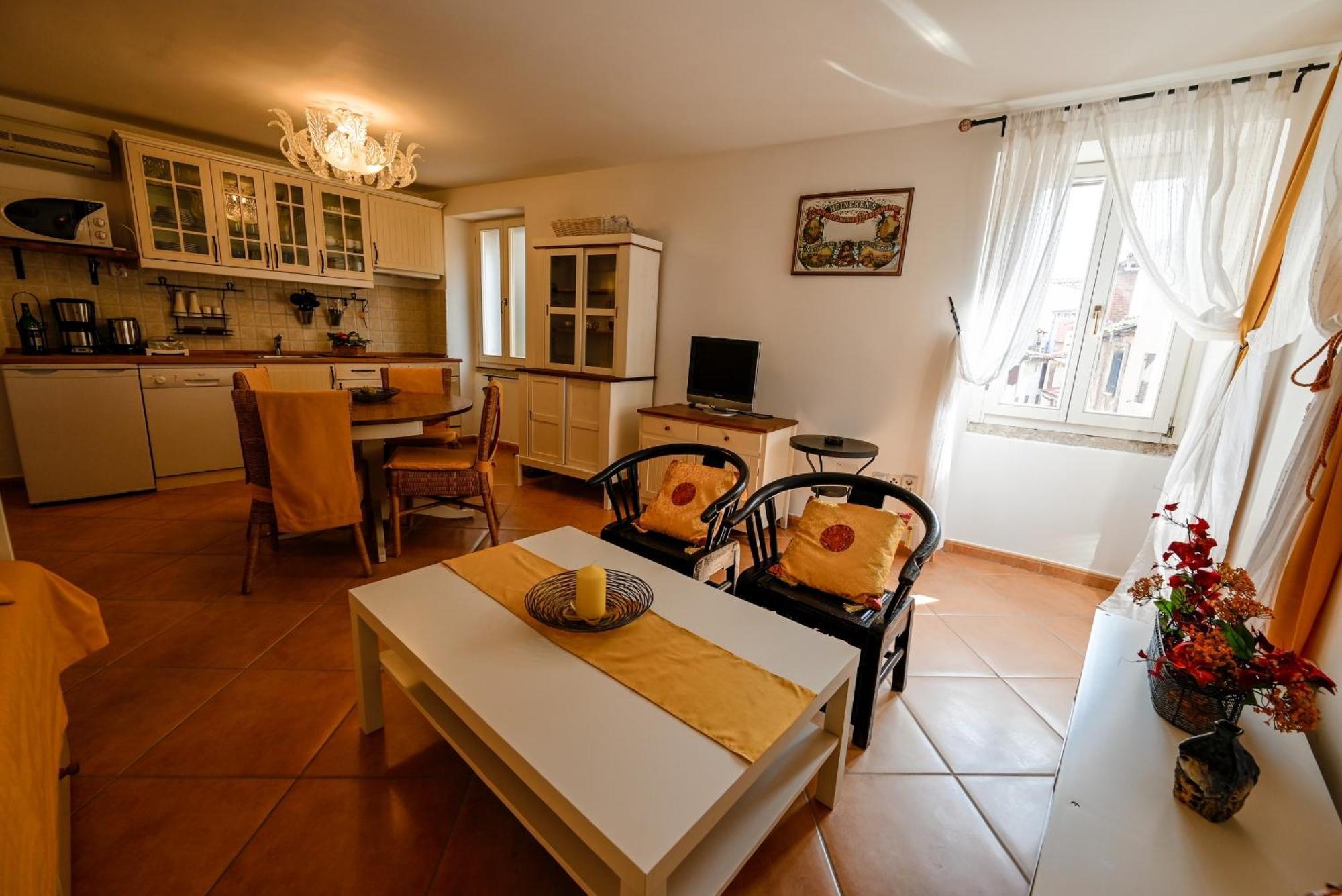 Alice Apartment With Balcony Rovinj Exterior foto